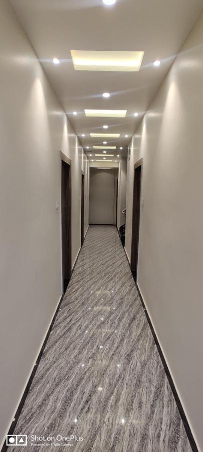 Palace 3*