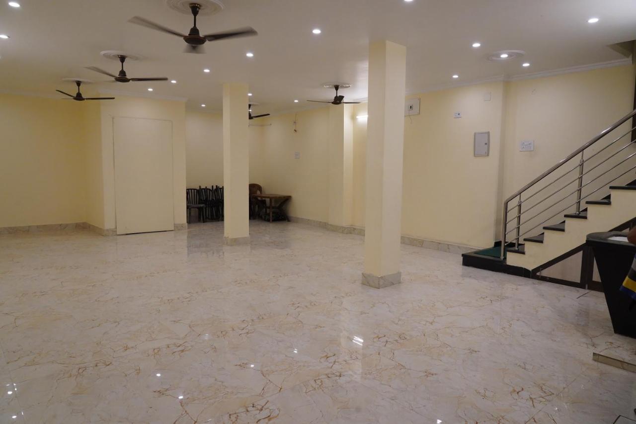 Palace 3*