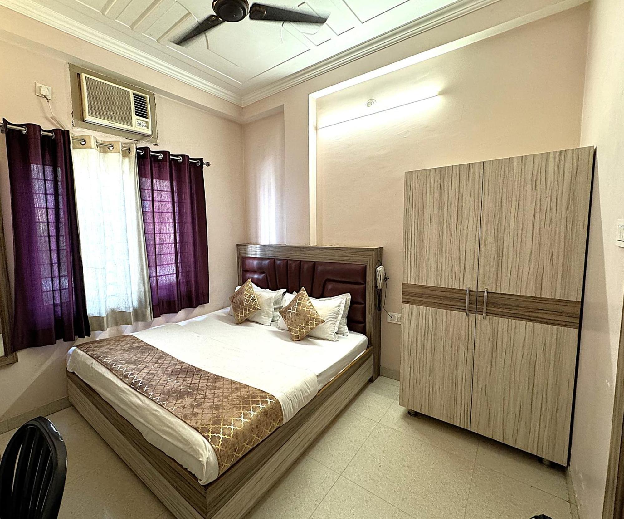 Palace 3*